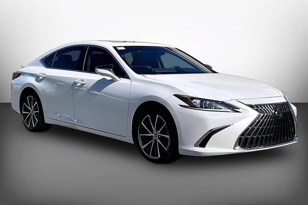 2025 LEXUS ES