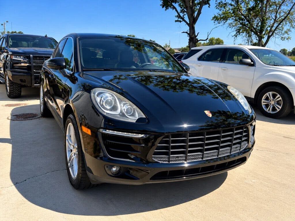 2016 PORSCHE Macan