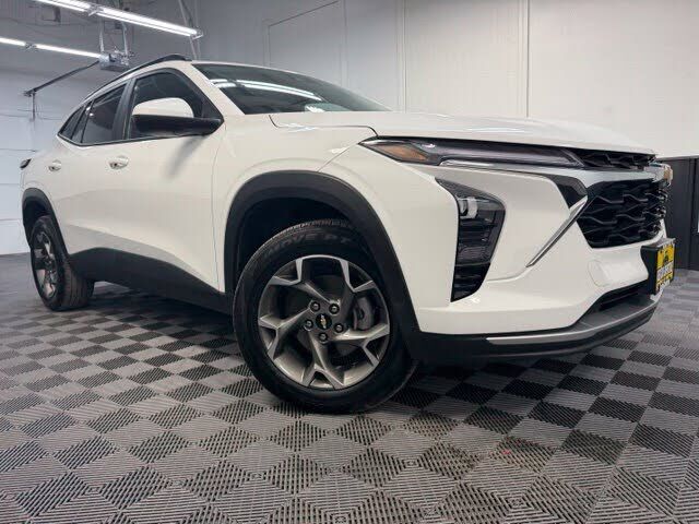 2025 CHEVROLET Trax