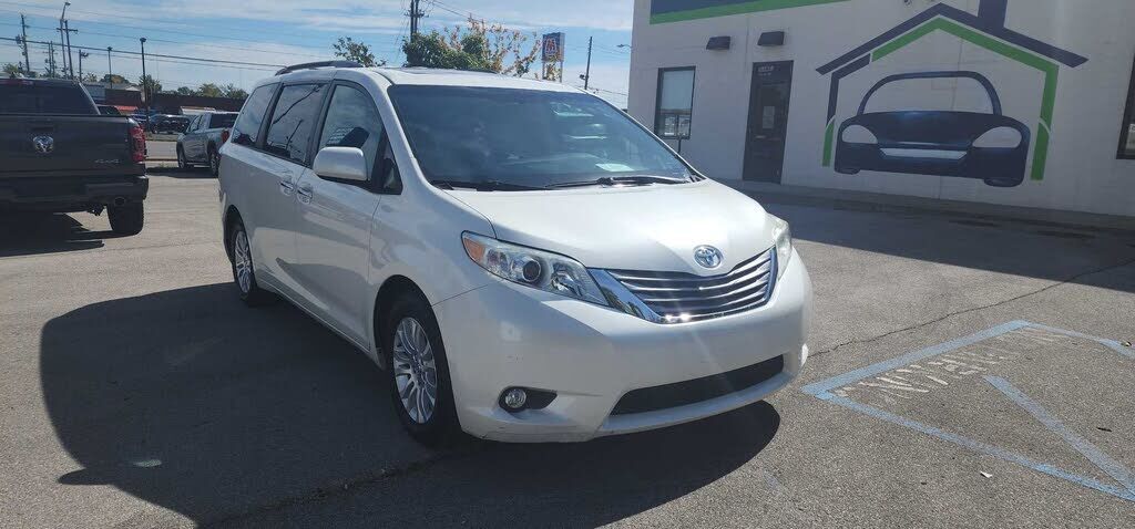 2017 TOYOTA Sienna
