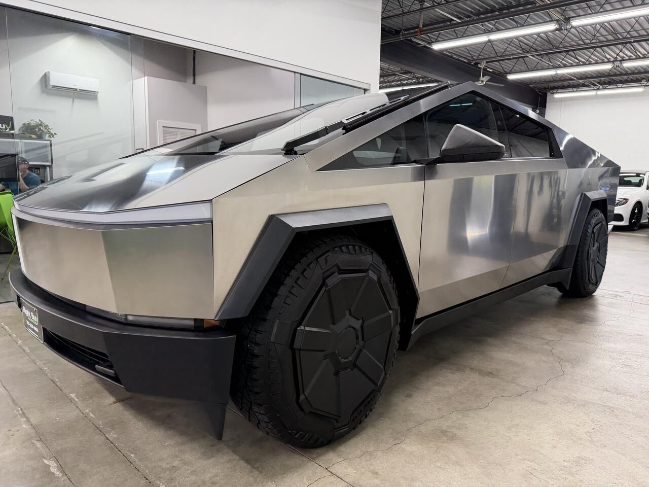 2024 TESLA Cybertruck