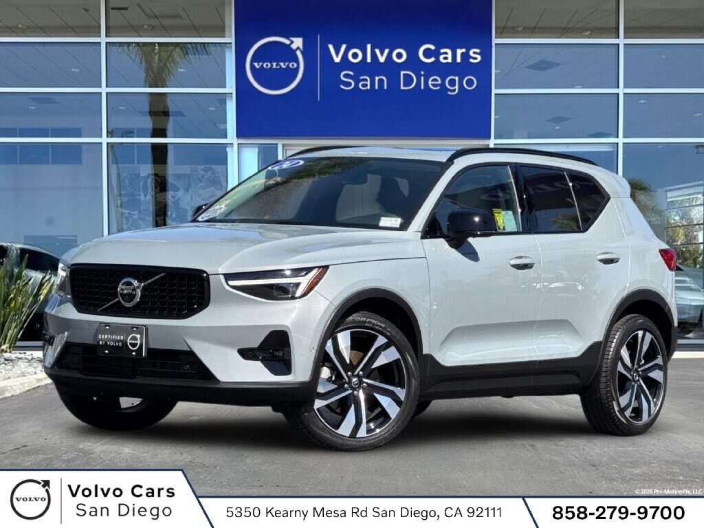 2024 VOLVO XC40