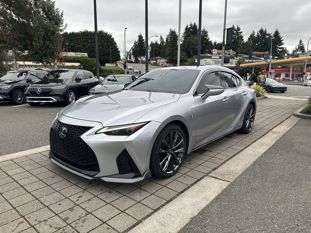 2022 LEXUS IS