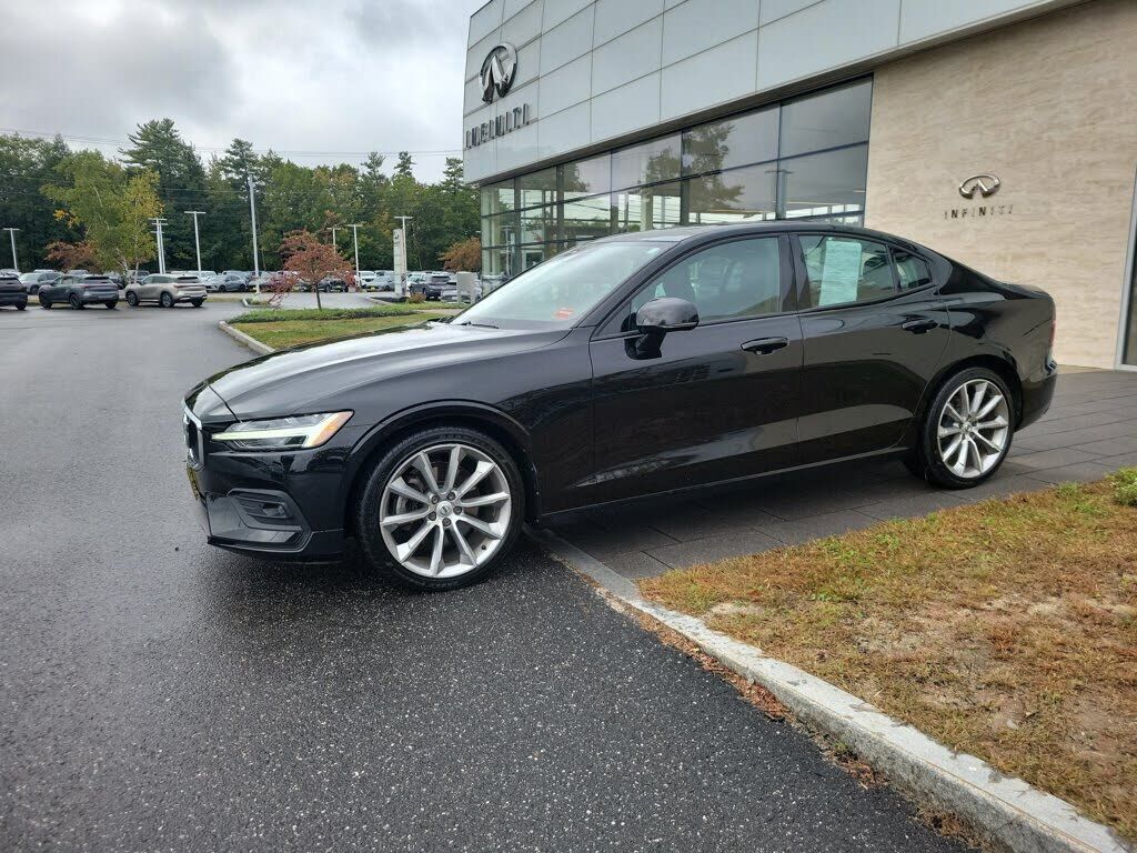 2021 VOLVO S60