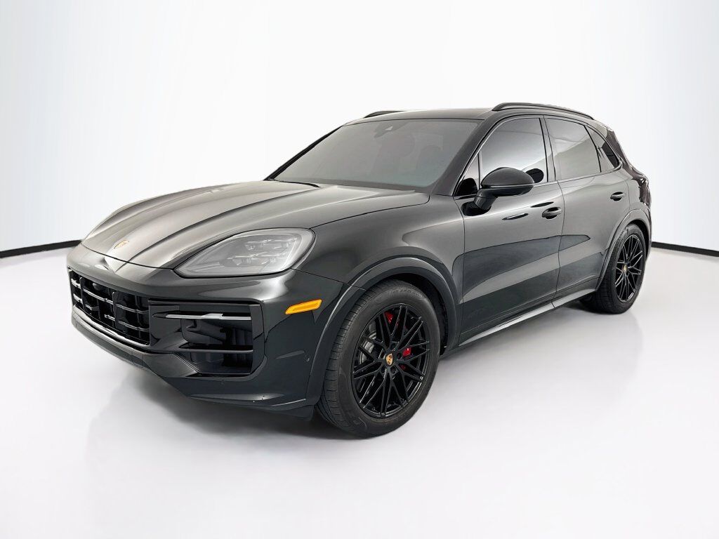 2025 PORSCHE Cayenne