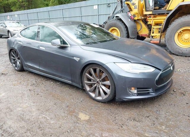 2015 TESLA Model S