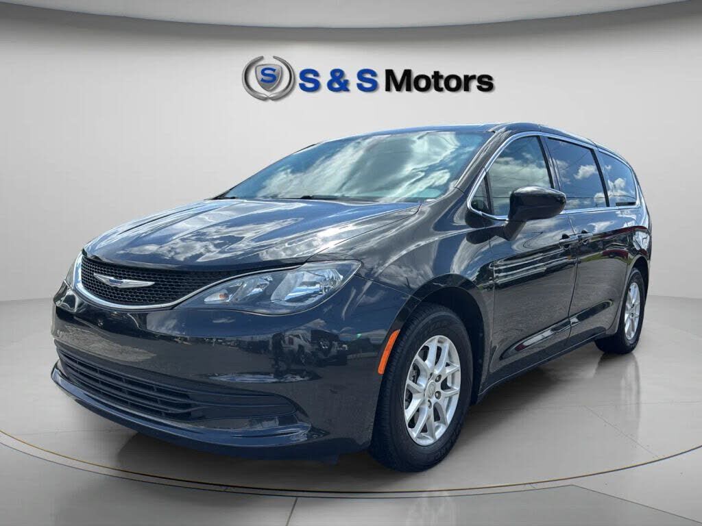 2020 CHRYSLER Voyager