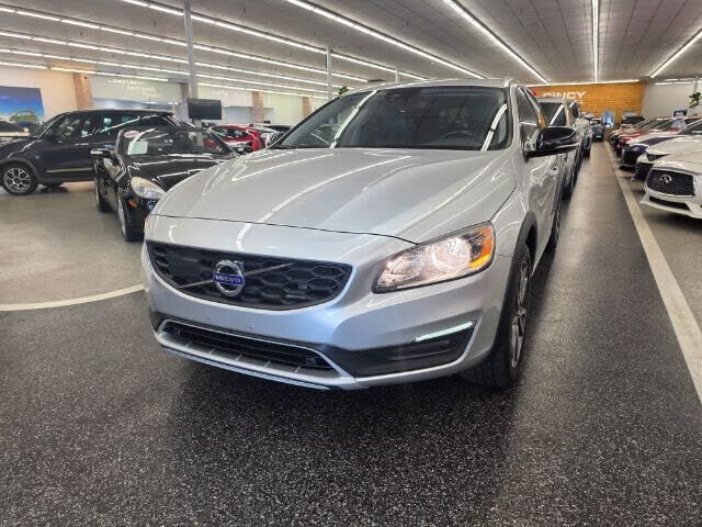 2017 VOLVO V60CC