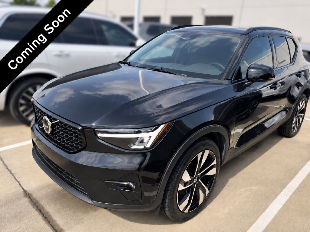 2024 VOLVO XC40