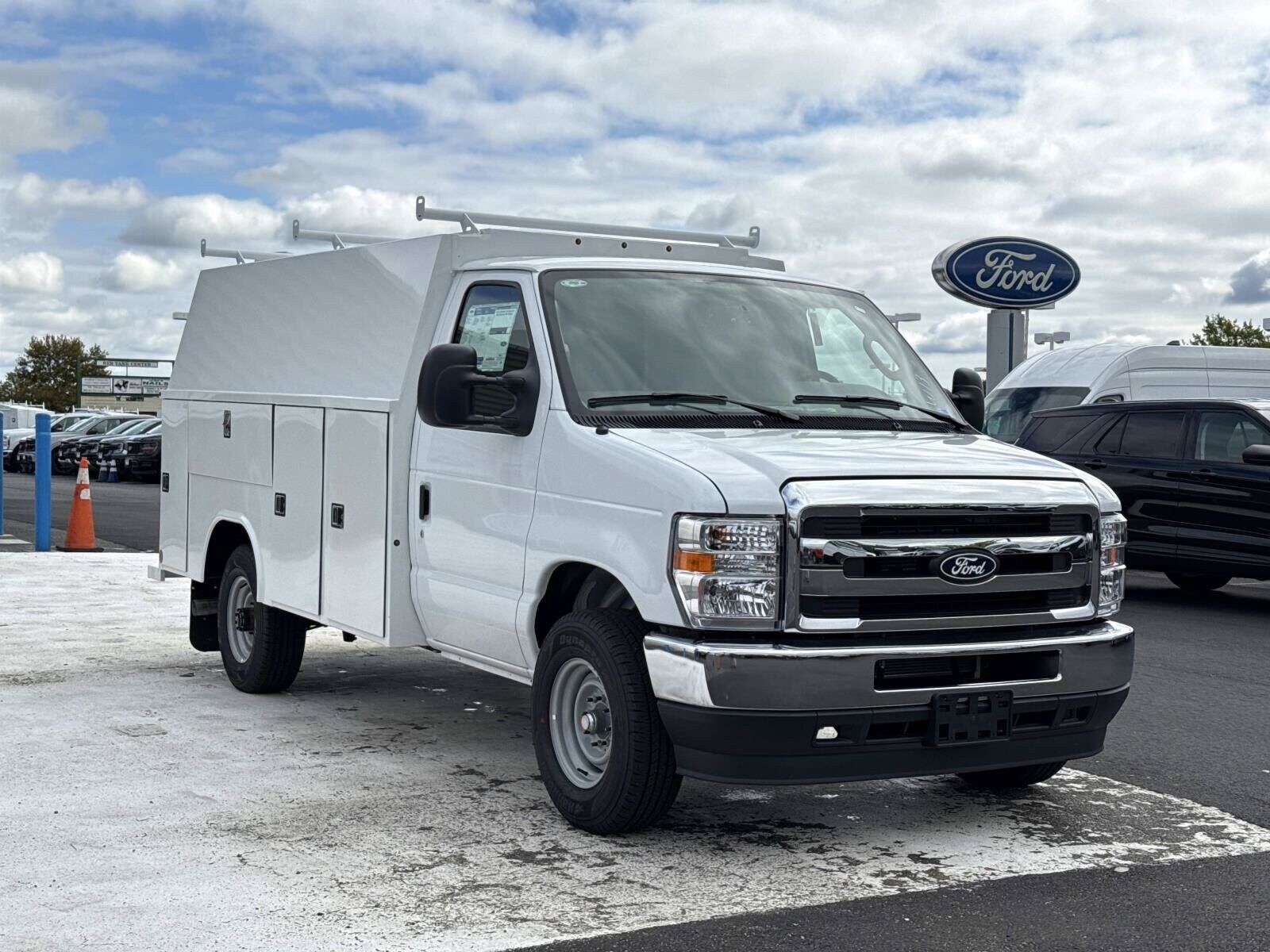 2027 FORD E-350