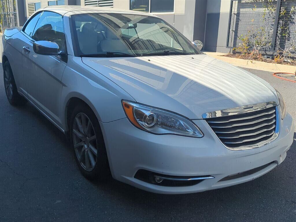 2013 CHRYSLER 200