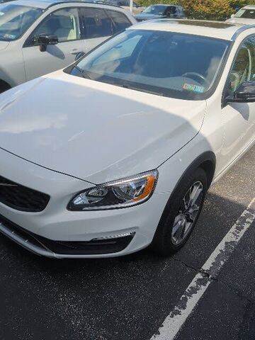2018 VOLVO V60