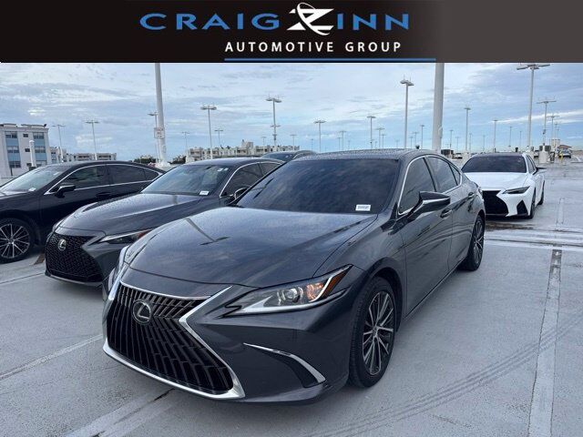2025 LEXUS ES