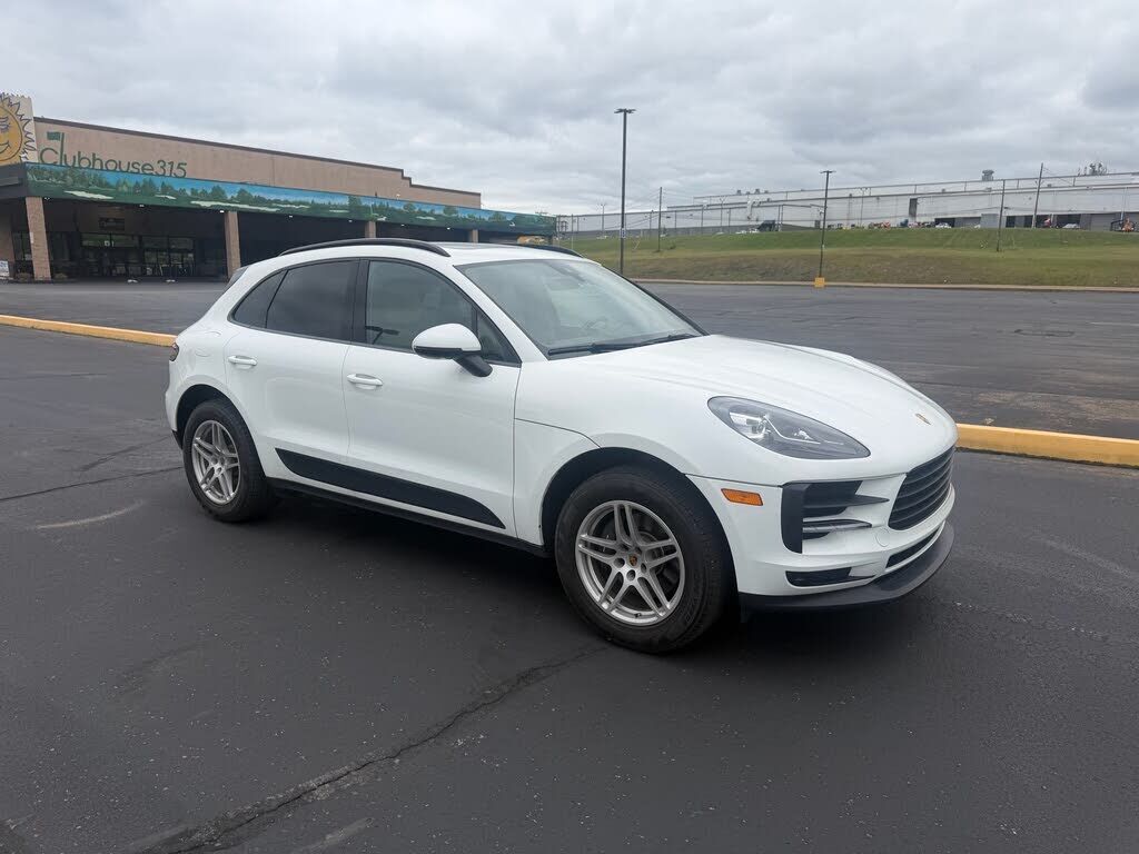 2020 PORSCHE Macan