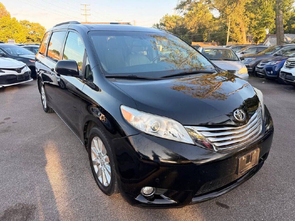 2012 TOYOTA Sienna