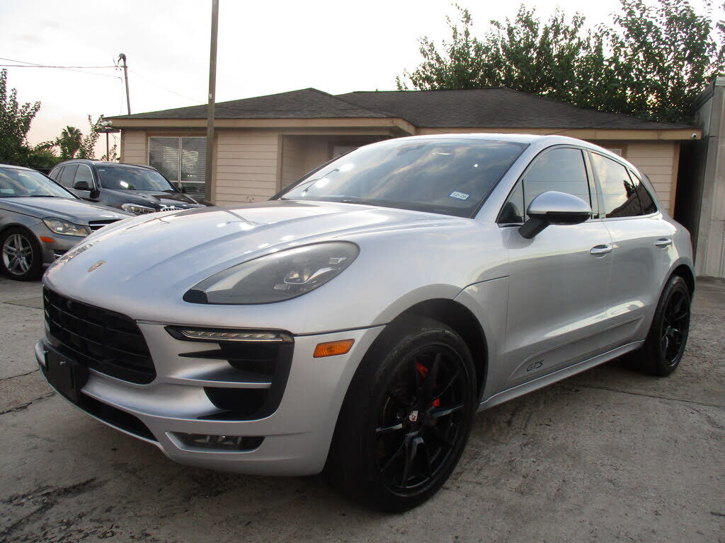 2017 PORSCHE Macan
