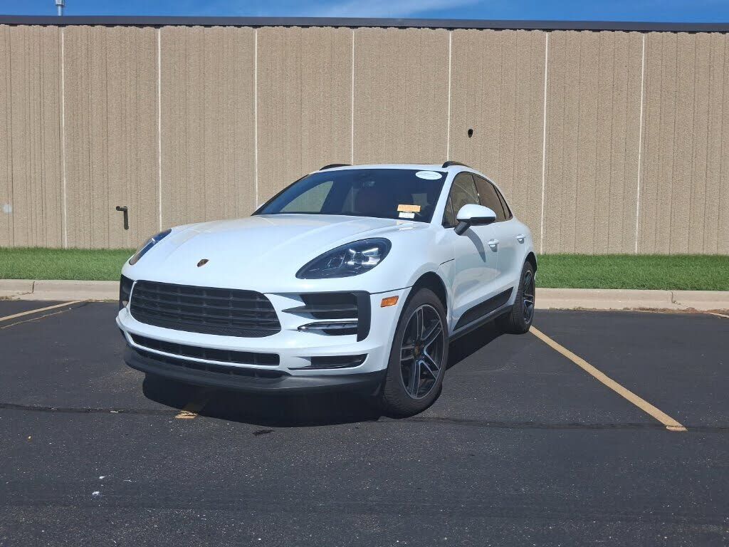2020 PORSCHE Macan