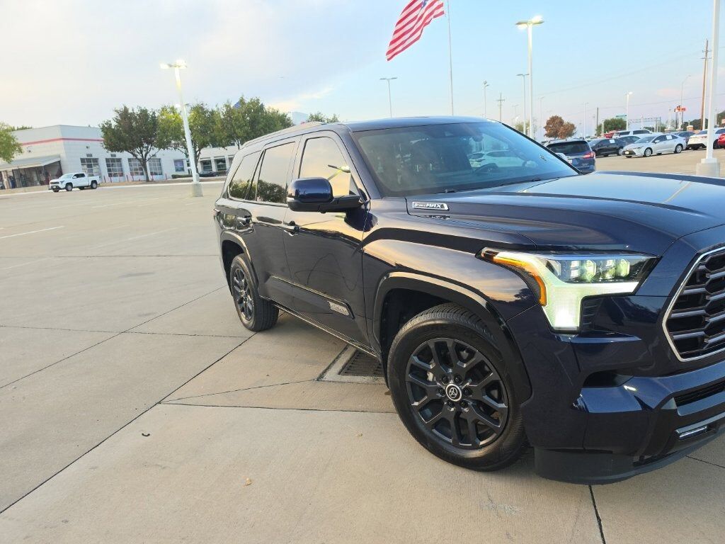 2024 TOYOTA Sequoia