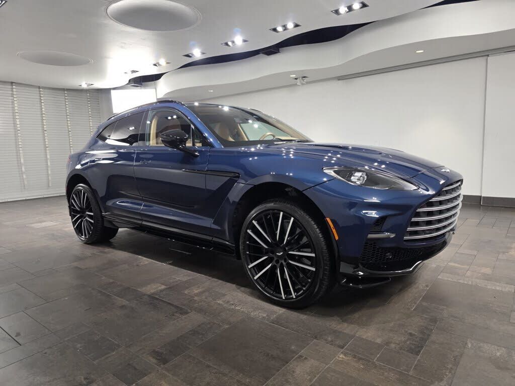 2025 ASTON MARTIN DBX