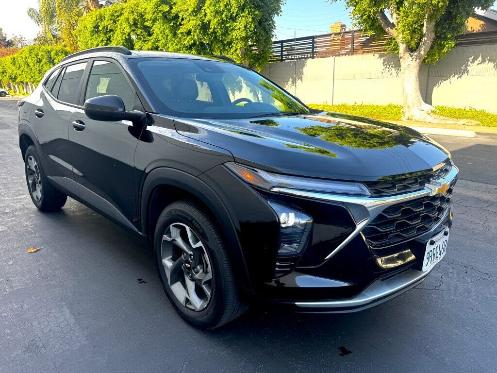 2025 CHEVROLET Trax