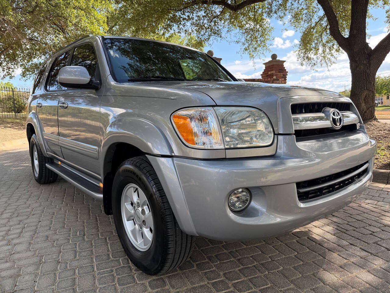 2005 TOYOTA Sequoia