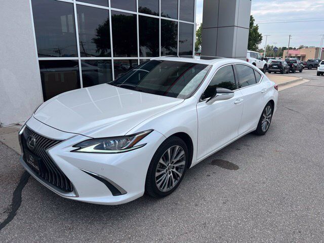 2019 LEXUS ES