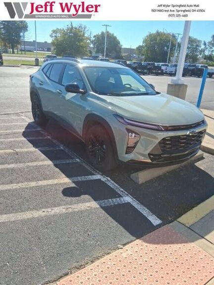 2025 CHEVROLET Trax