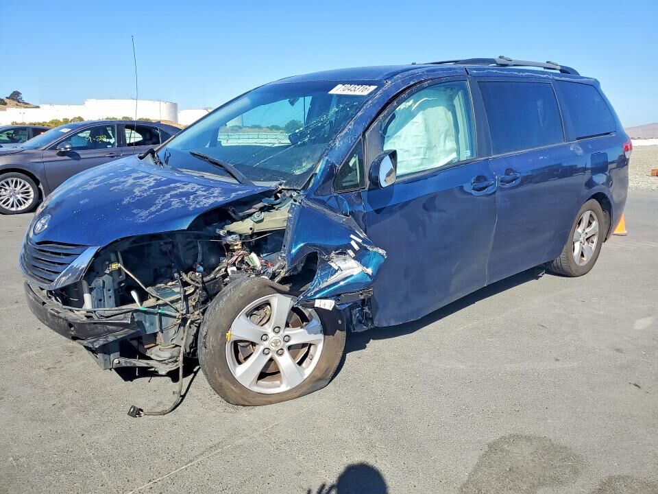 2011 TOYOTA Sienna