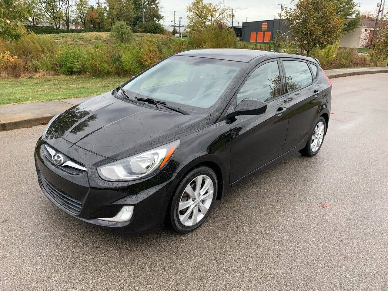 2012 HYUNDAI Accent