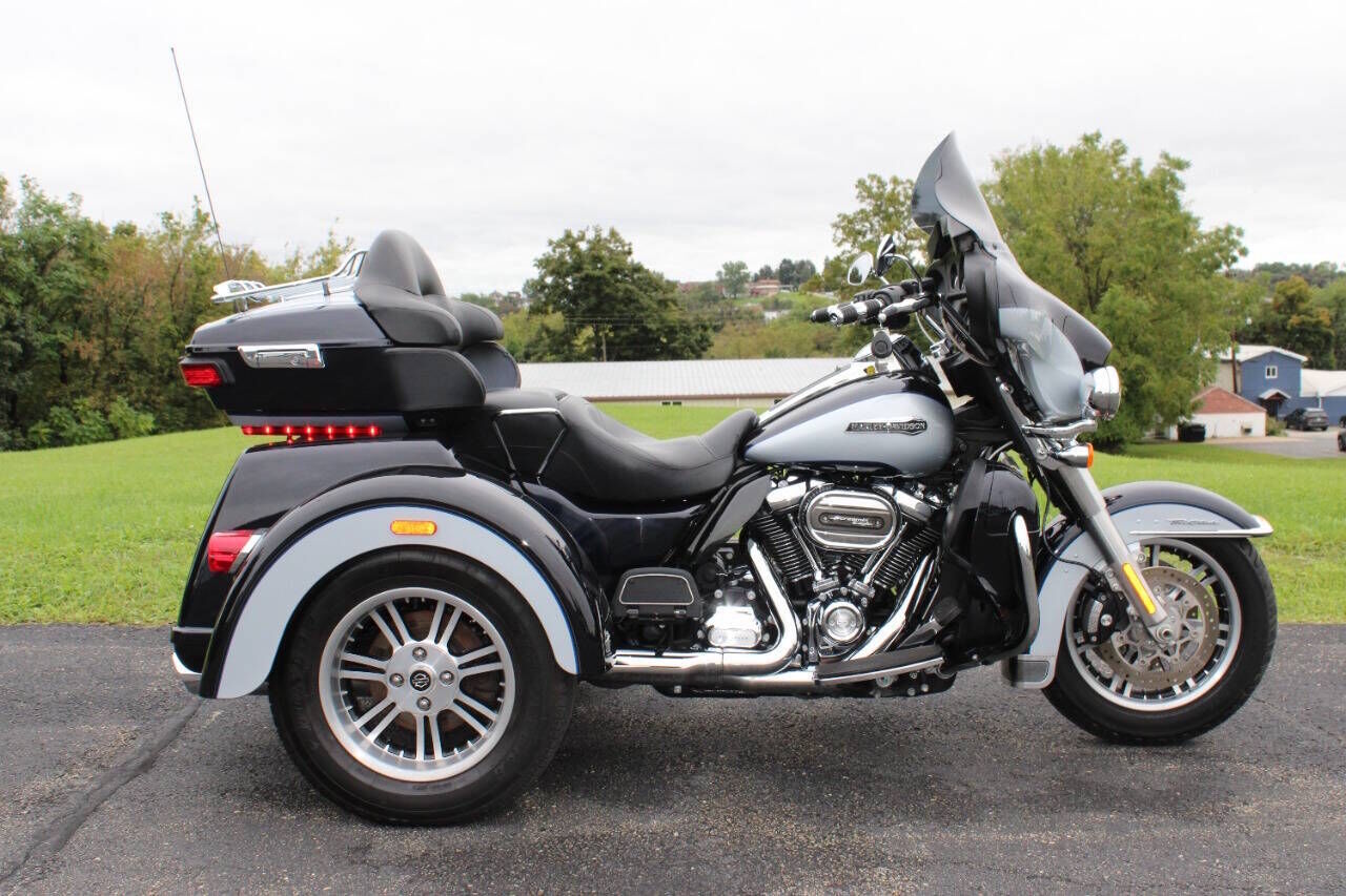 2019 HARLEY DAVIDSON FLHTCUTG / Tri Glide Ultra