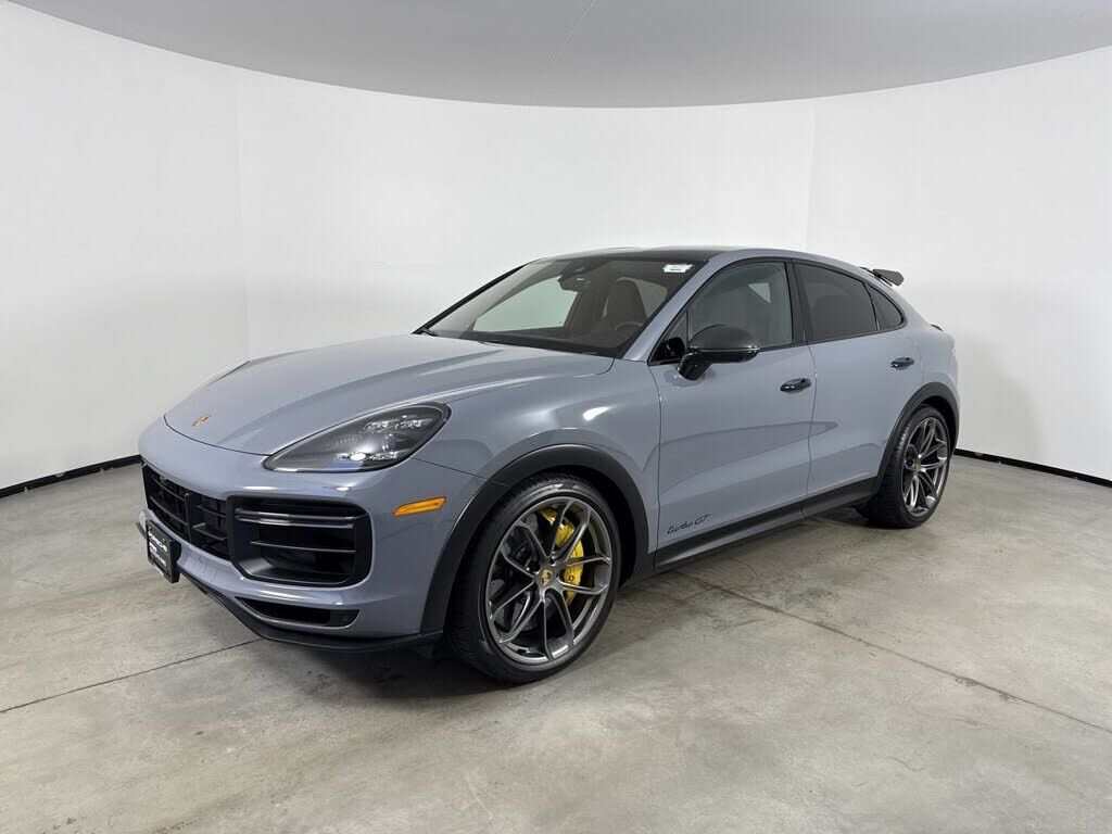 2022 PORSCHE Cayenne