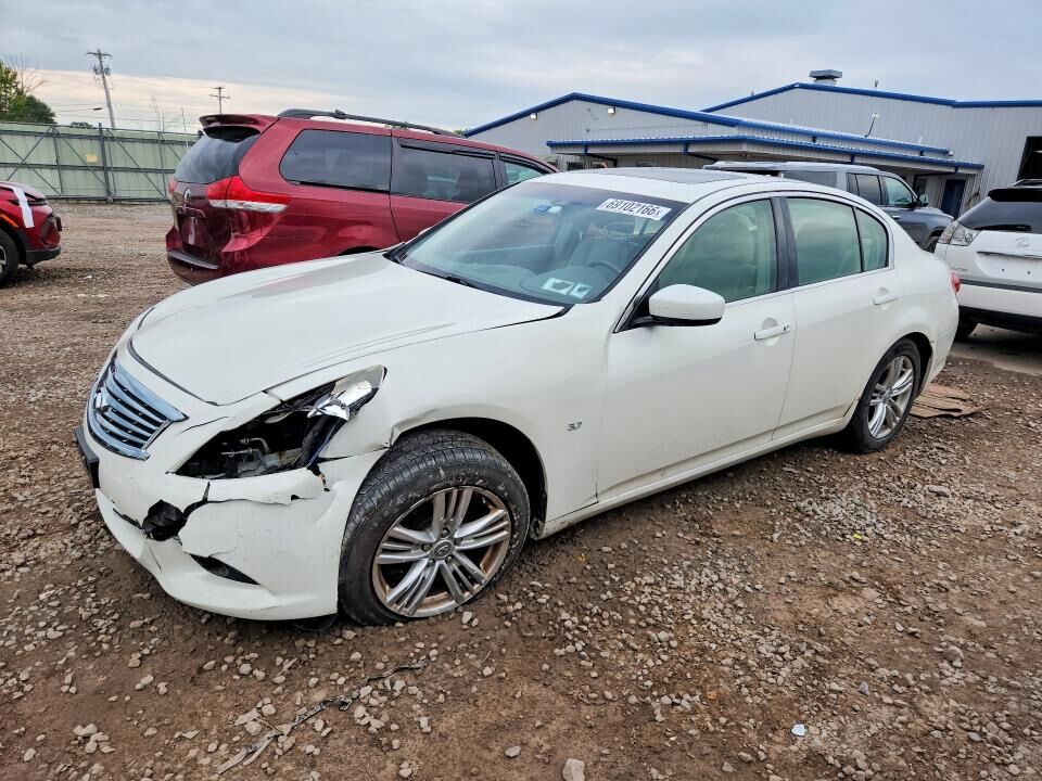 2015 INFINITI Q40
