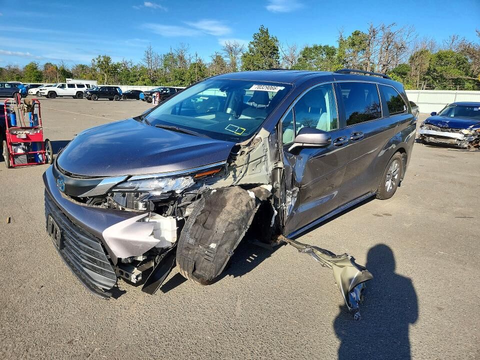 2022 TOYOTA Sienna