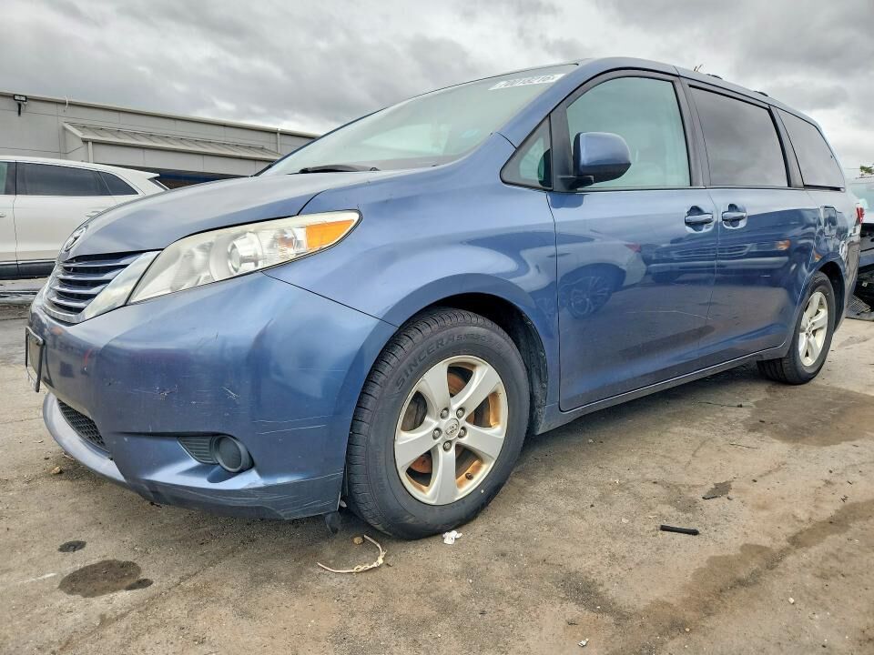 2017 TOYOTA Sienna