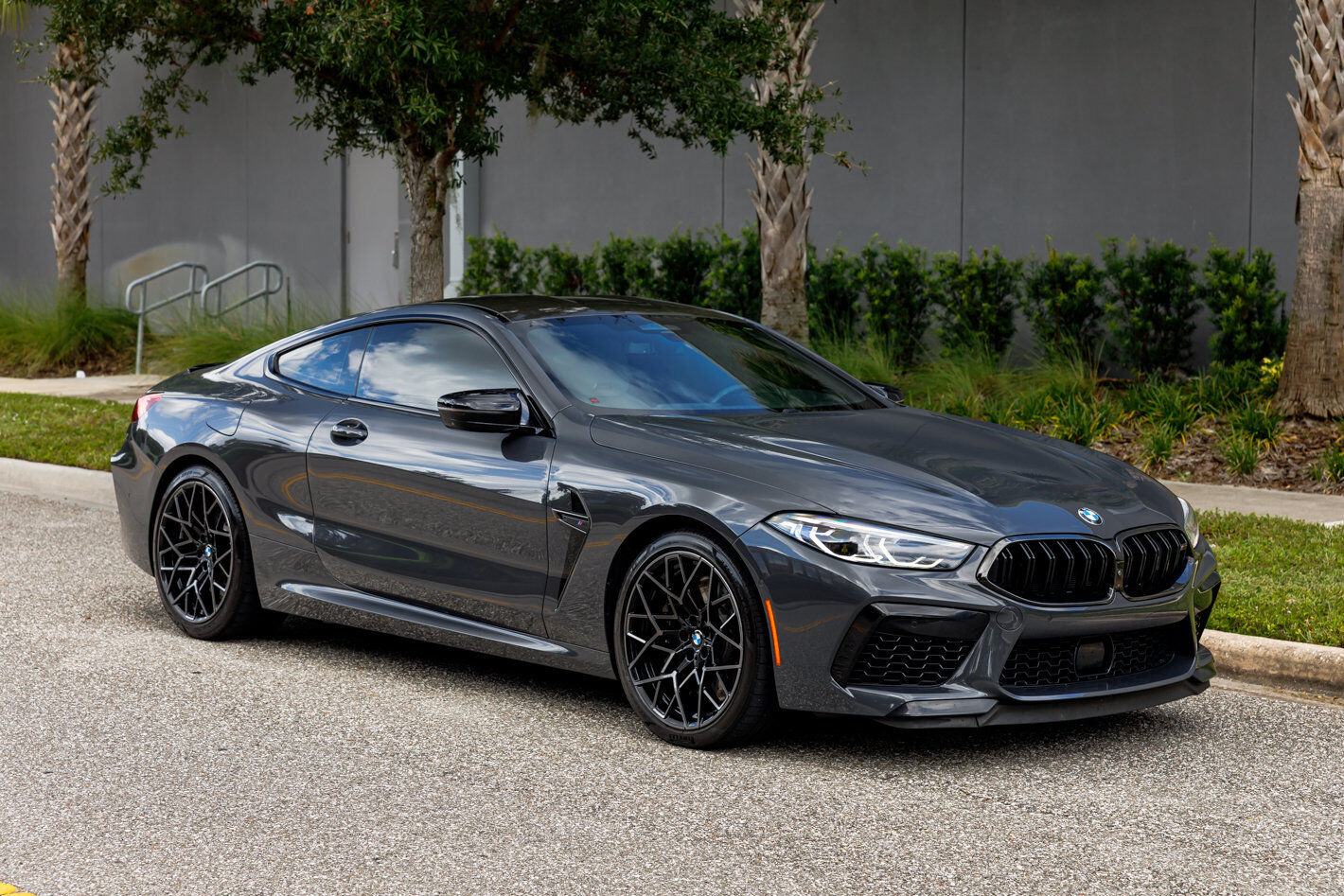 2022 BMW M8