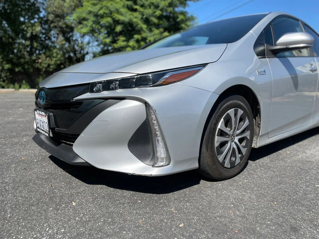 2021 TOYOTA Prius
