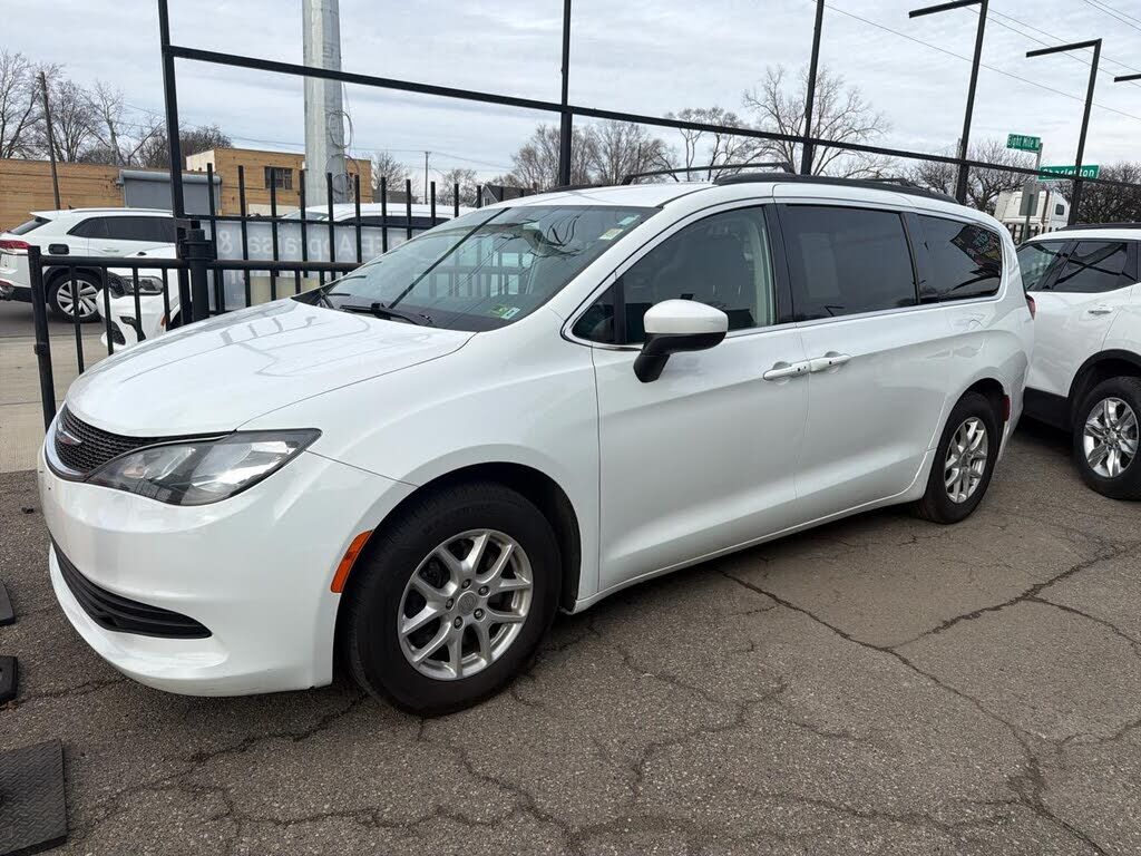 2020 CHRYSLER Voyager