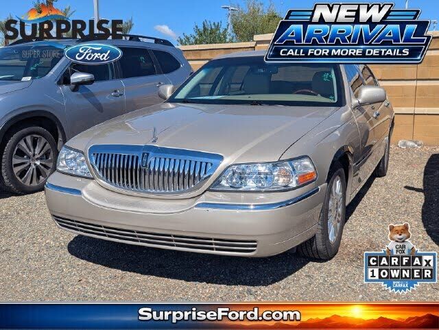 2011 LINCOLN Town Car
