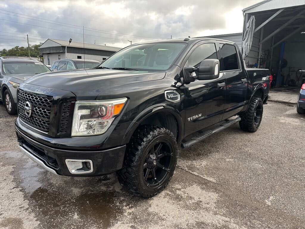 2017 NISSAN Titan