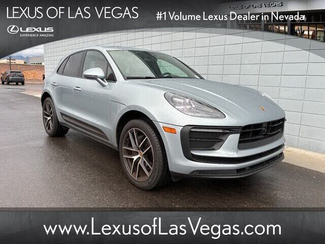 2024 PORSCHE Macan