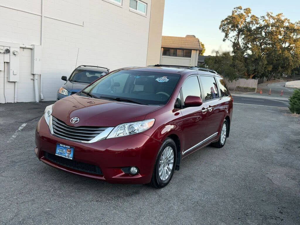 2013 TOYOTA Sienna