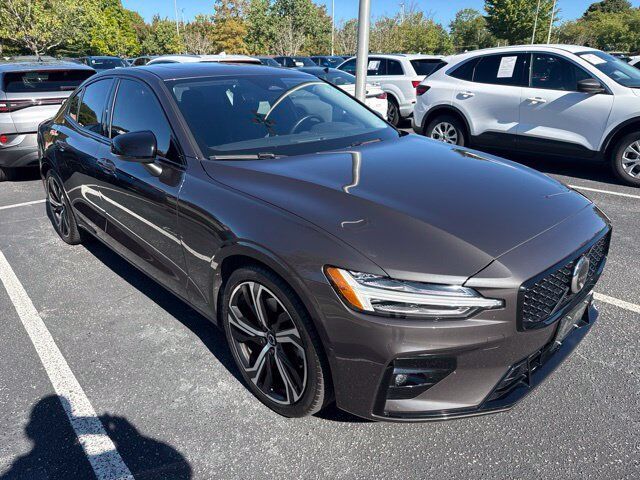 2024 VOLVO S60