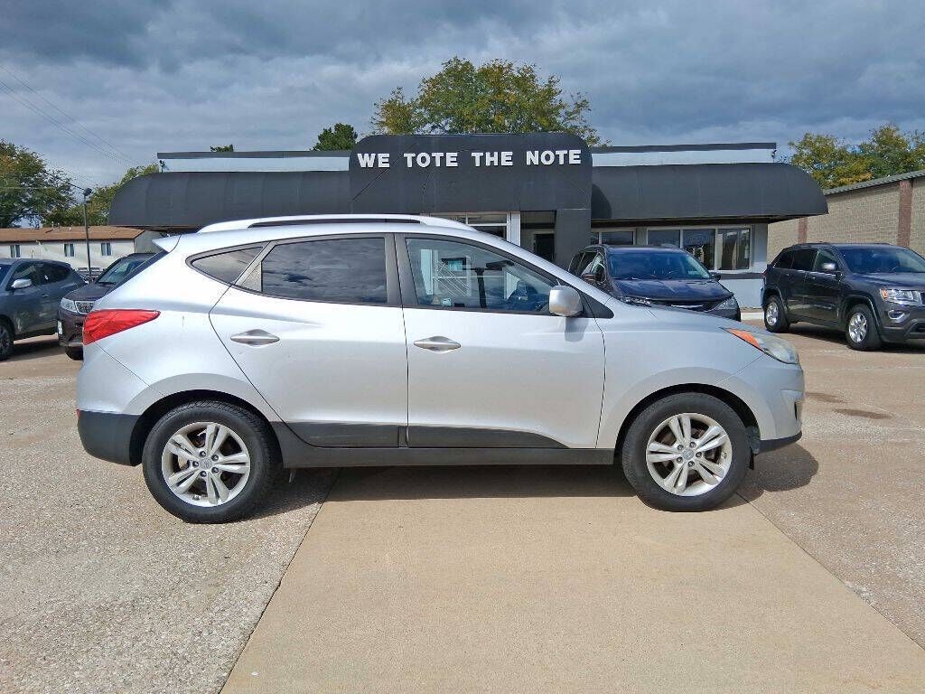 2011 HYUNDAI Tucson