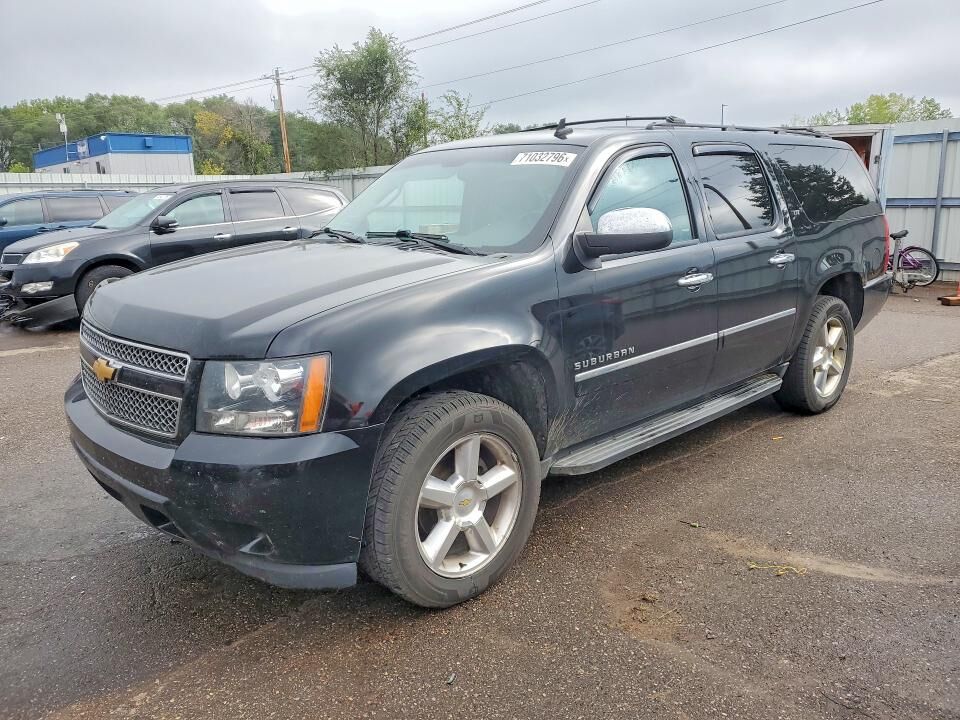 2013 CHEVROLET Suburban