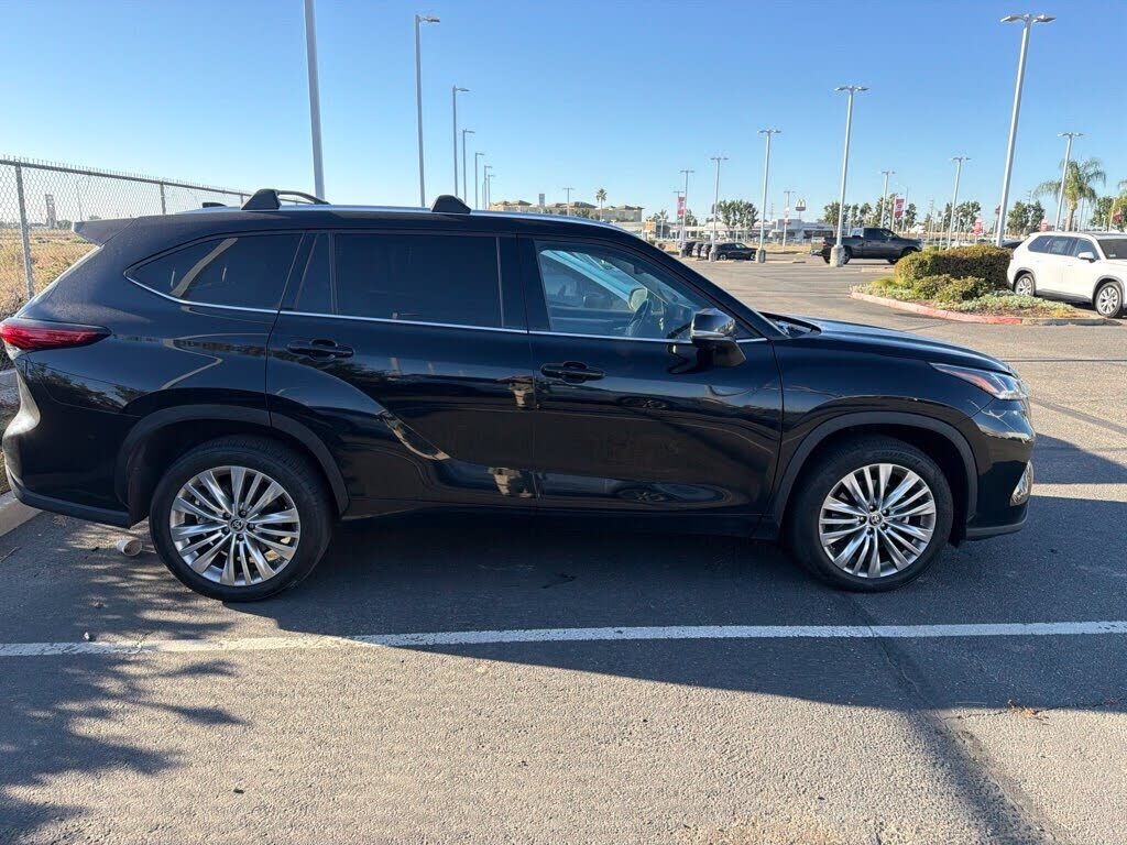 2023 TOYOTA Highlander