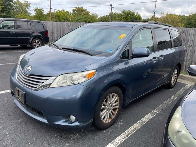 2016 TOYOTA Sienna