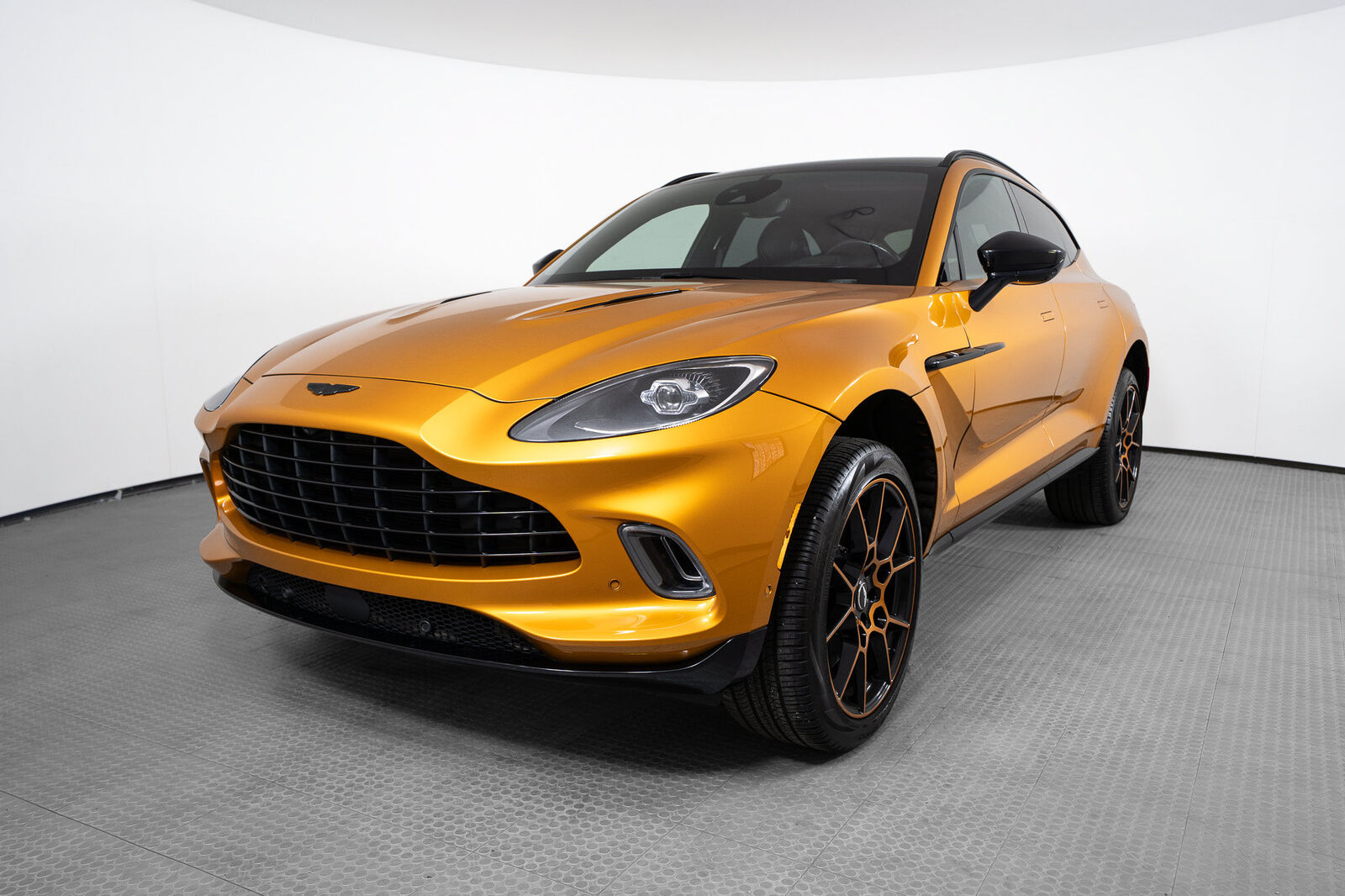 2021 ASTON MARTIN DBX