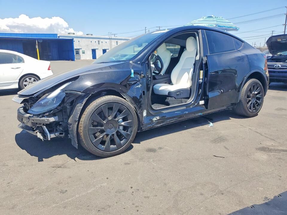 2023 TESLA Model Y