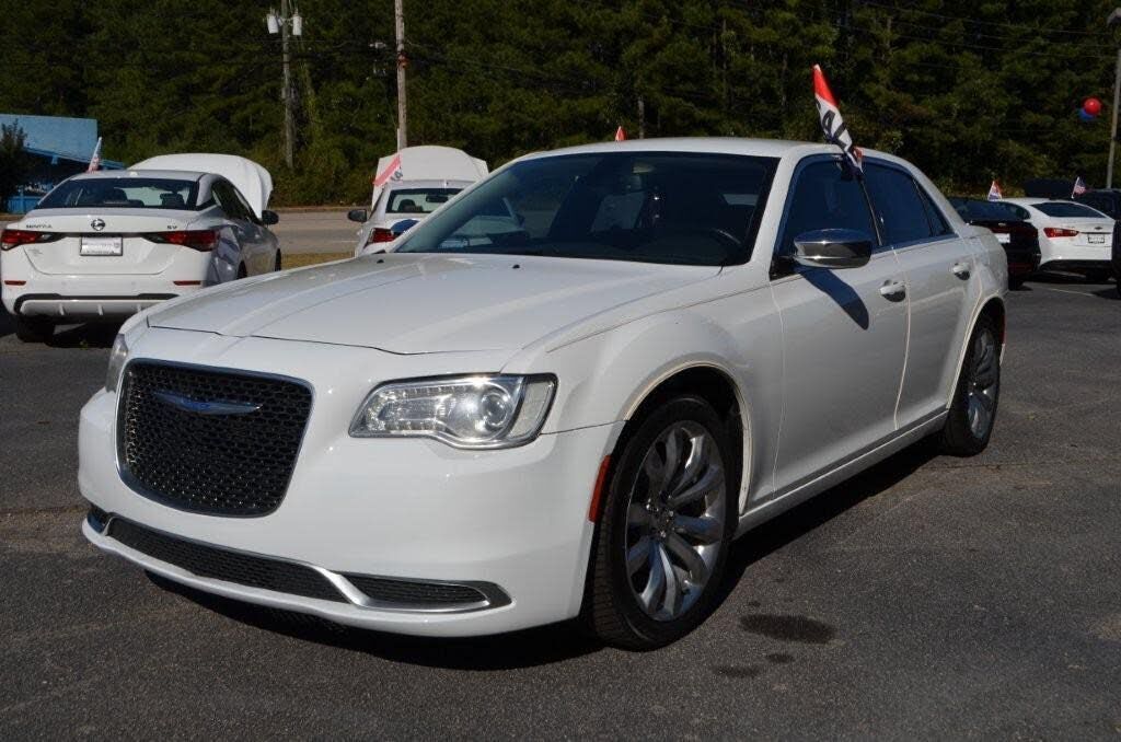 2019 CHRYSLER 300