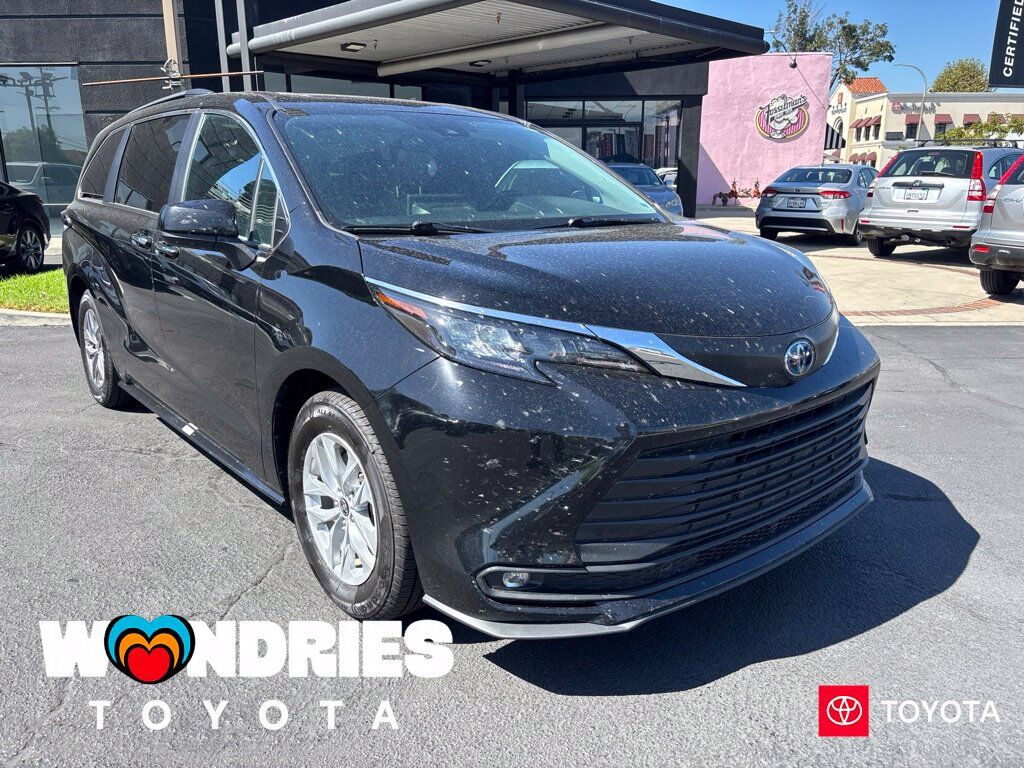 2025 TOYOTA Sienna